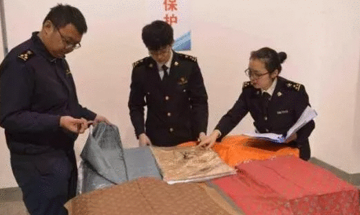 一個集裝箱里9000條“LV”圍巾全是假貨 ！涉案貨代公司、報關行被調查！(圖1)