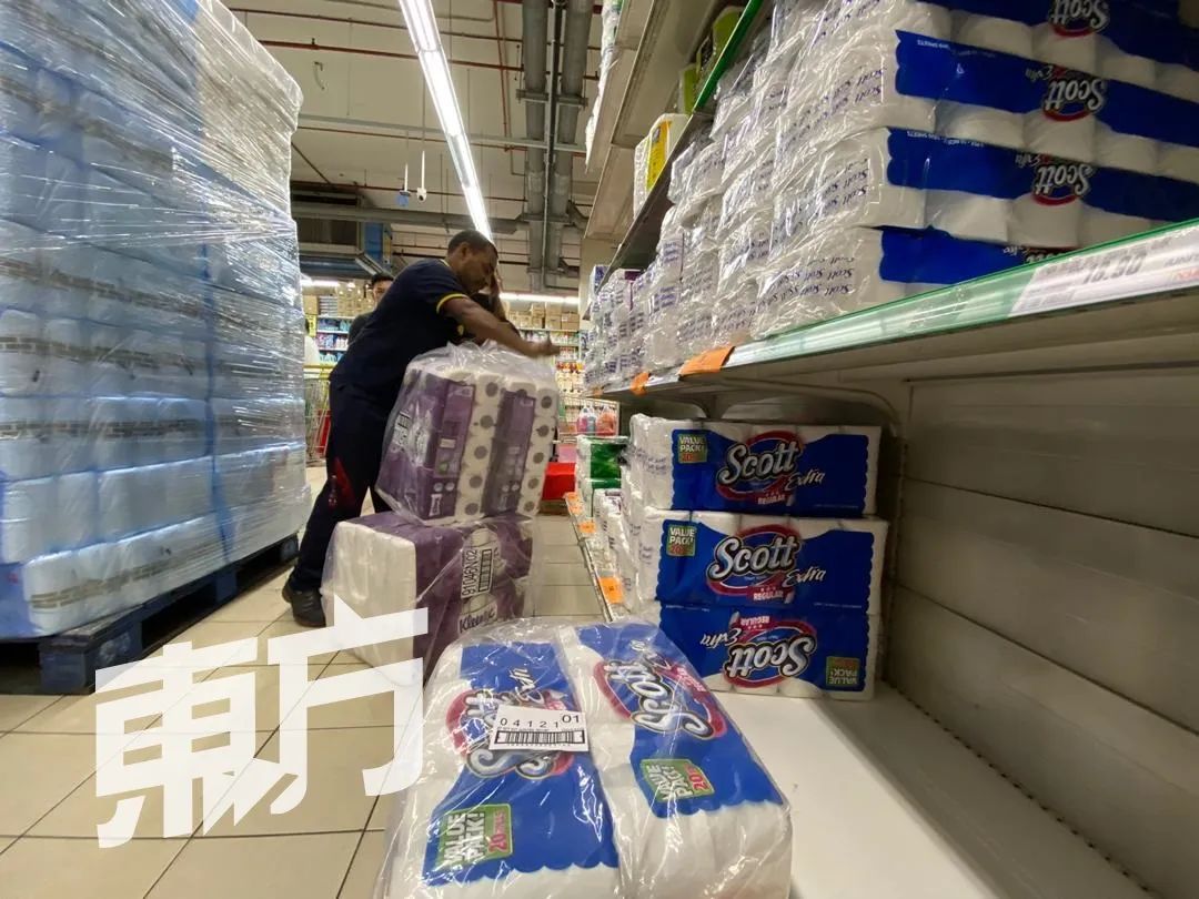 馬來西亞18日起實施封國行動管制，吉隆坡多家商場也出現搶購潮 (圖2)